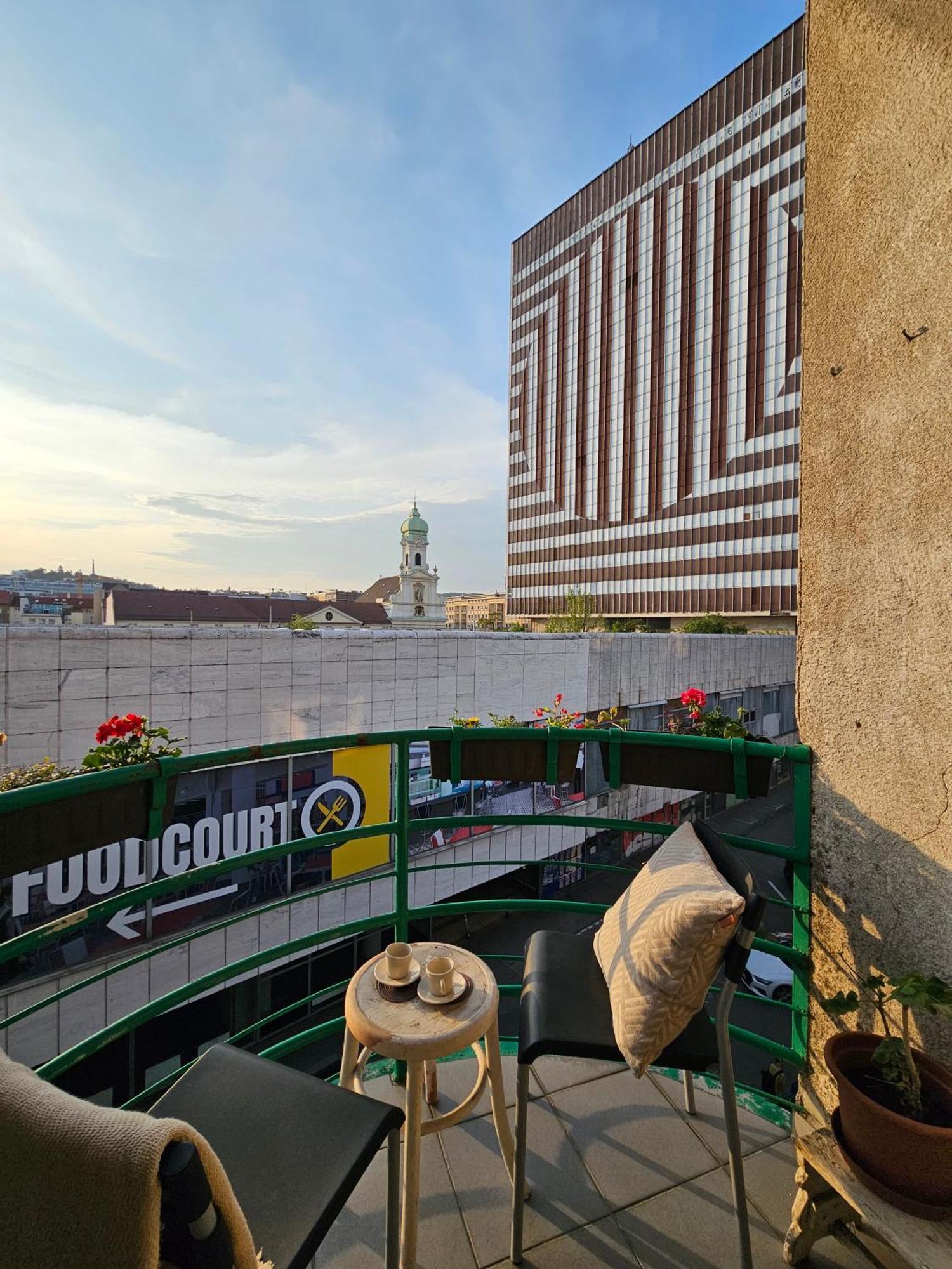 Stone Square Apartment Bratislava Extérieur photo
